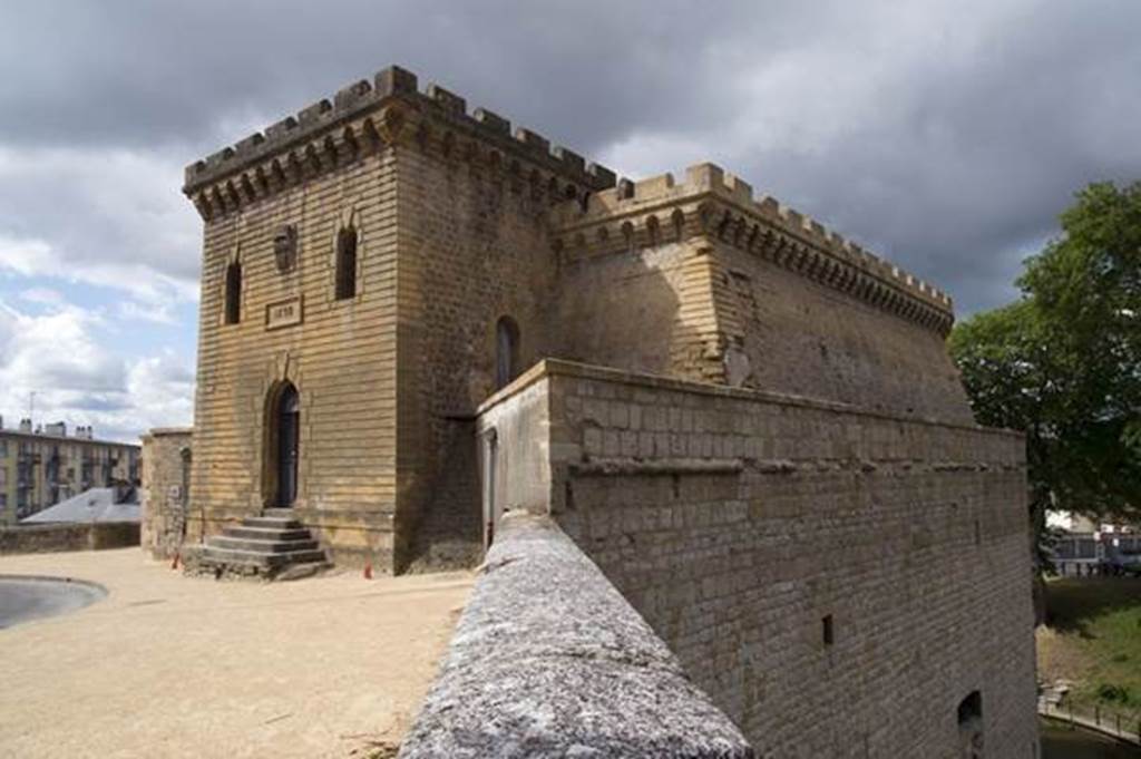 Visite guidée : Mézières et la Tour du Roy