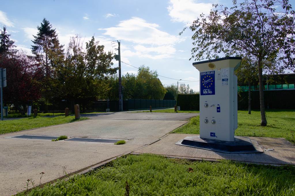 Aire de services pour camping-car - Attigny