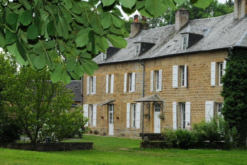 Le Petit Château, chambre d'hôtes dans demeure de caractère, proche Charleville