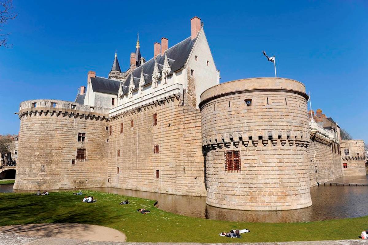 La maison principale au coeur du parc de 60 hectares