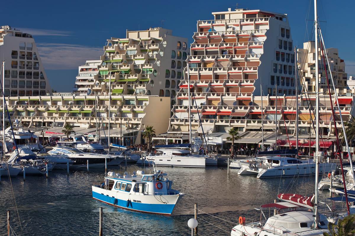Mas Saint-Ange à Lunel, vue côté piscine de la maison d'hôtes