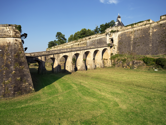 La citadelle de Blaye, le vignoble et l'estuaire de la Gironde