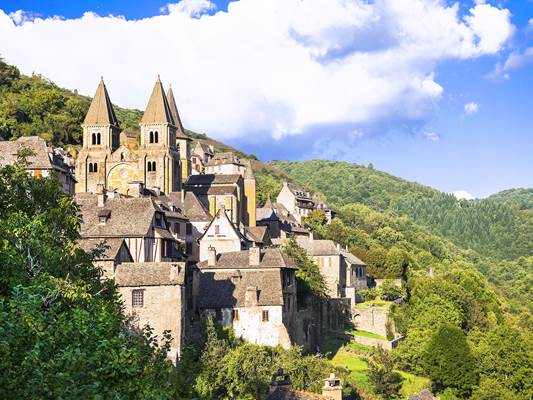 Conques et l'abbatiale Sainte-Foy