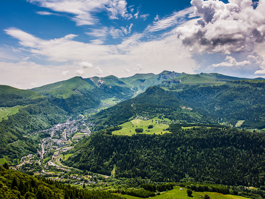 Le Mont-Dore, station posée au pied du puy de Sancy 
