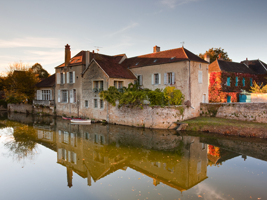 Noyers, village médiéval sur les bords du Serein