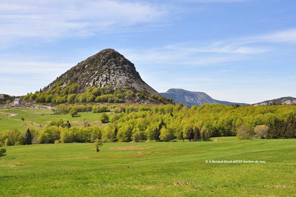 Le mont Gerbier de Jonc, aux sources de la Loire sur le plateau ardéchois