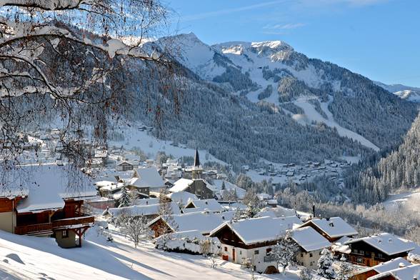 Châtel, charmante station-village dans le Chablais à la frontière franco-suisse