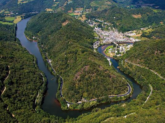 Espalion, Estaing, Entraygues-sur-Truyère, Saint-Côme-d’Olt : une brochette de villages de caractère en Aveyron au fil du Lot