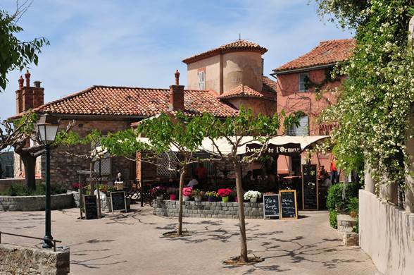 LE CASTELLET