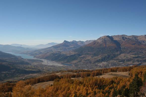 Les Orres, station en belvédère du lac de Serre-Ponçon