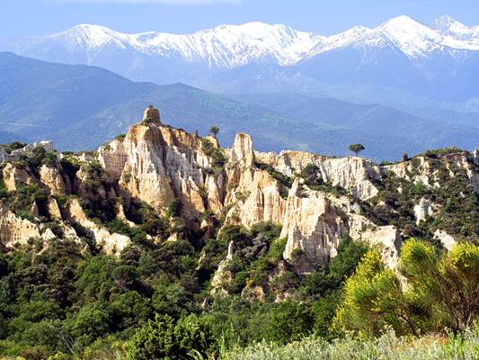 Ille-sur-Têt et les Orgues d'Ill