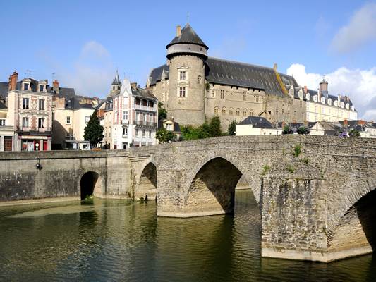 Laval et la vallée de la Mayenne