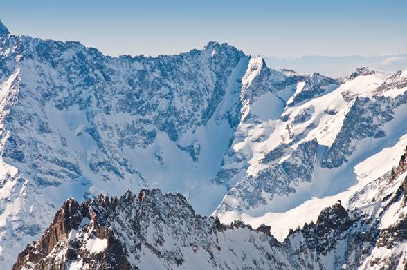 Les Deux Alpes, plus grand domaine skiable sur glacier d'Europe dans le massif des Écrins  