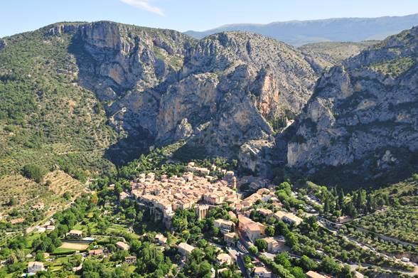 Moustiers-Sainte-Marie et le lac de Sainte-Croix