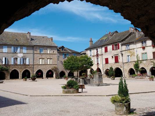 Sauveterre-de-Rouergue, bastide royale du XIIIe siècle