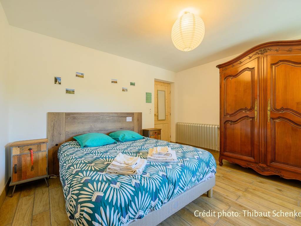 notre chambre avec son lit queen size crédit photo :Thibaut Schenkel