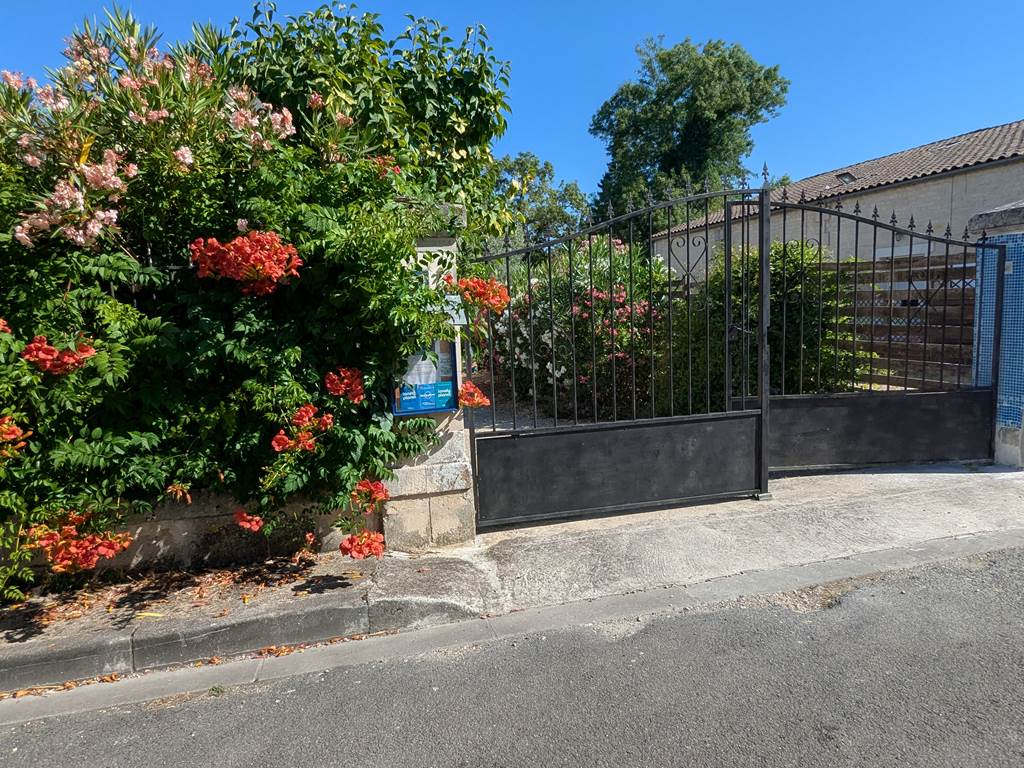 entrée de la grenade bleue