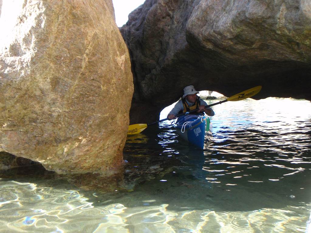 Abbartello kayak Corse, grotte de Vetricella à Propriano