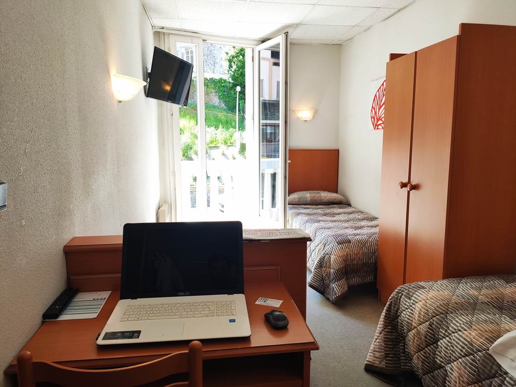 Chambre triple, Hôtel Compostelle** - Lourdes