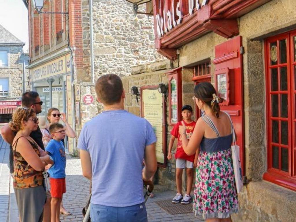 Visite_guidee_-_Combourg-SMBMSM-4605-640x1024