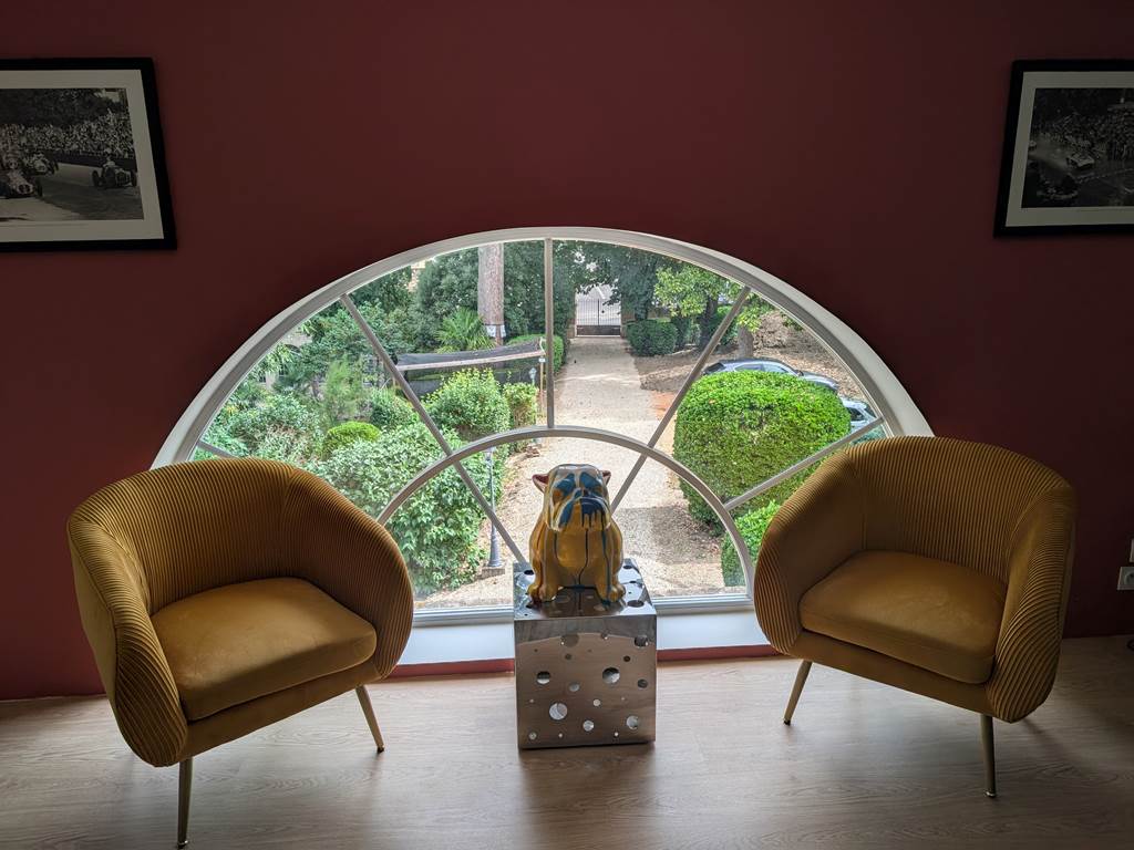 Vue du salon à l'étage sut le parc