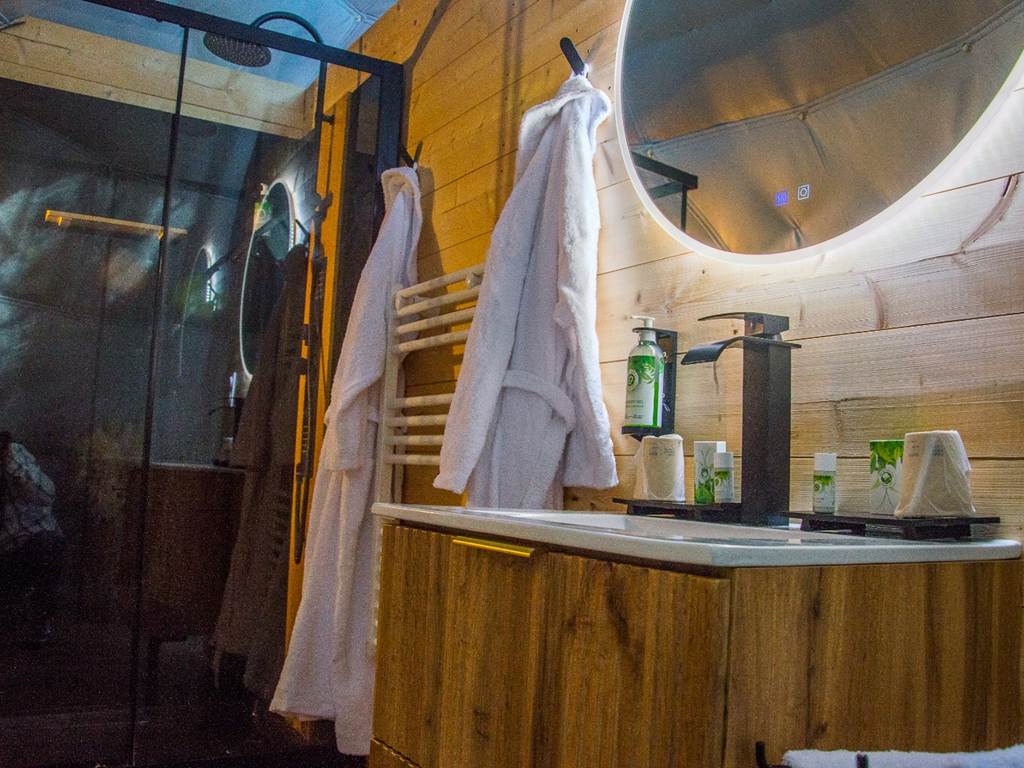 Salle de bain au niveau des Dome