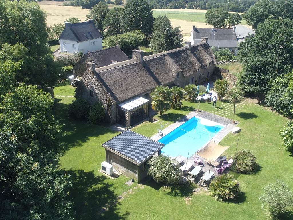 Vue sur Gite de la Chaumière et piscine