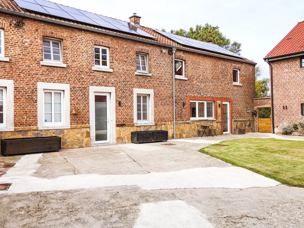 Gi^te Maud Neuprez. EXTERIEUR BOOKING HD-17