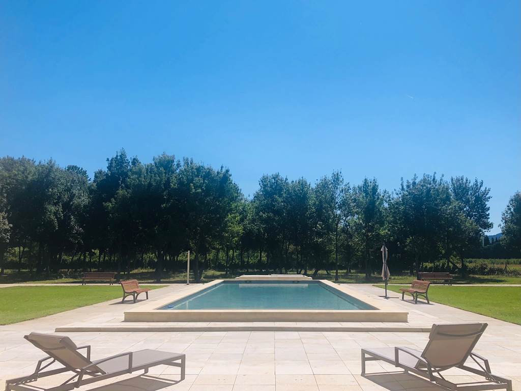 PISCINE 17 m x 6 m