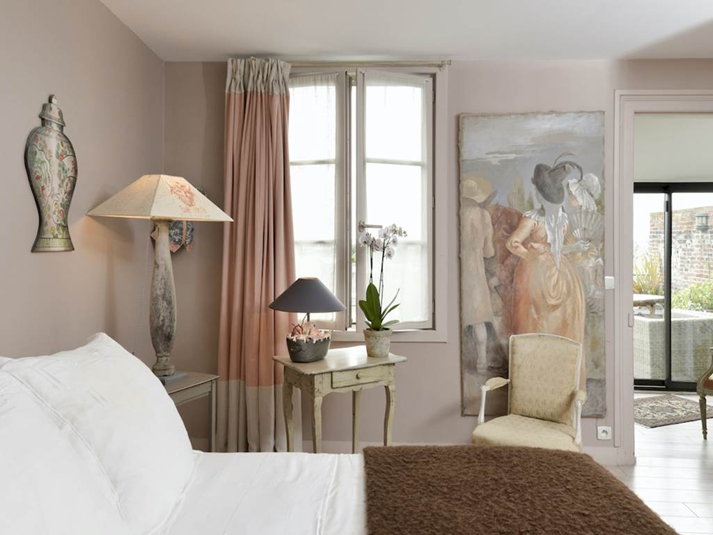 chambre-cosy-lit-double-decoration-honfleur-chambres-hotes-calvados-weekend