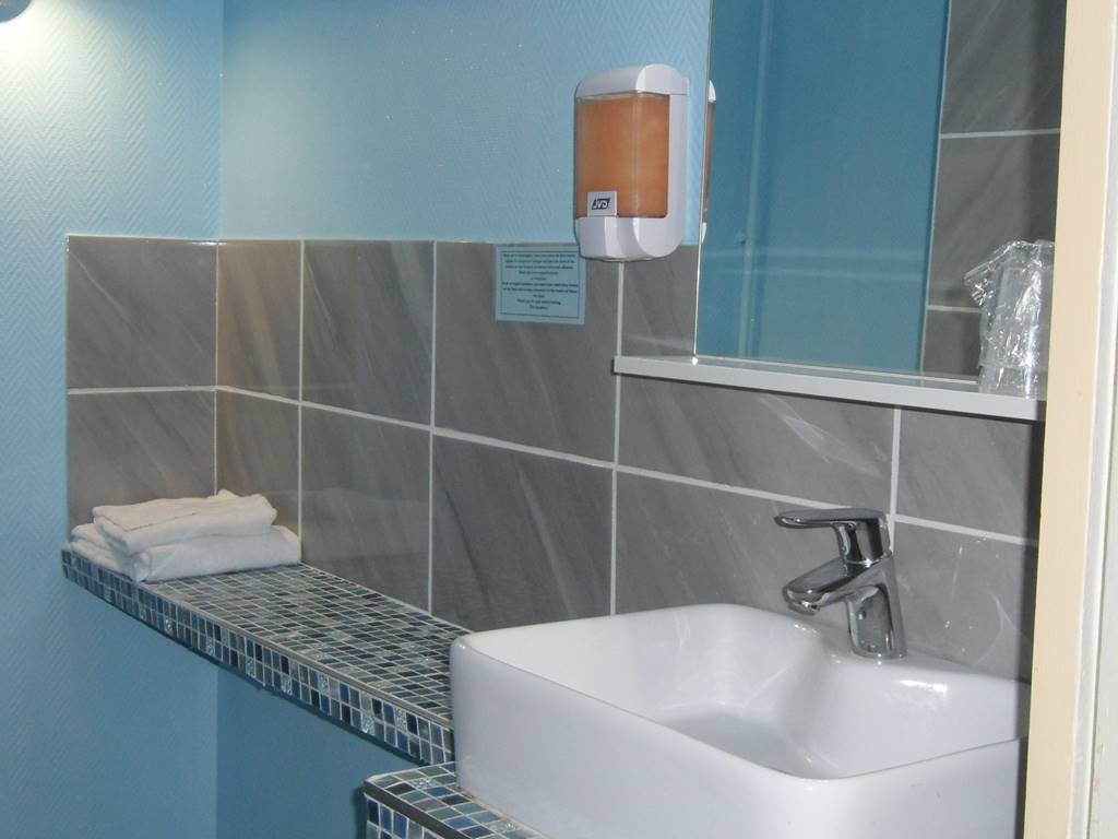 Ch 21 SDB Hôtel Jean Bart jardin du Luxembourg