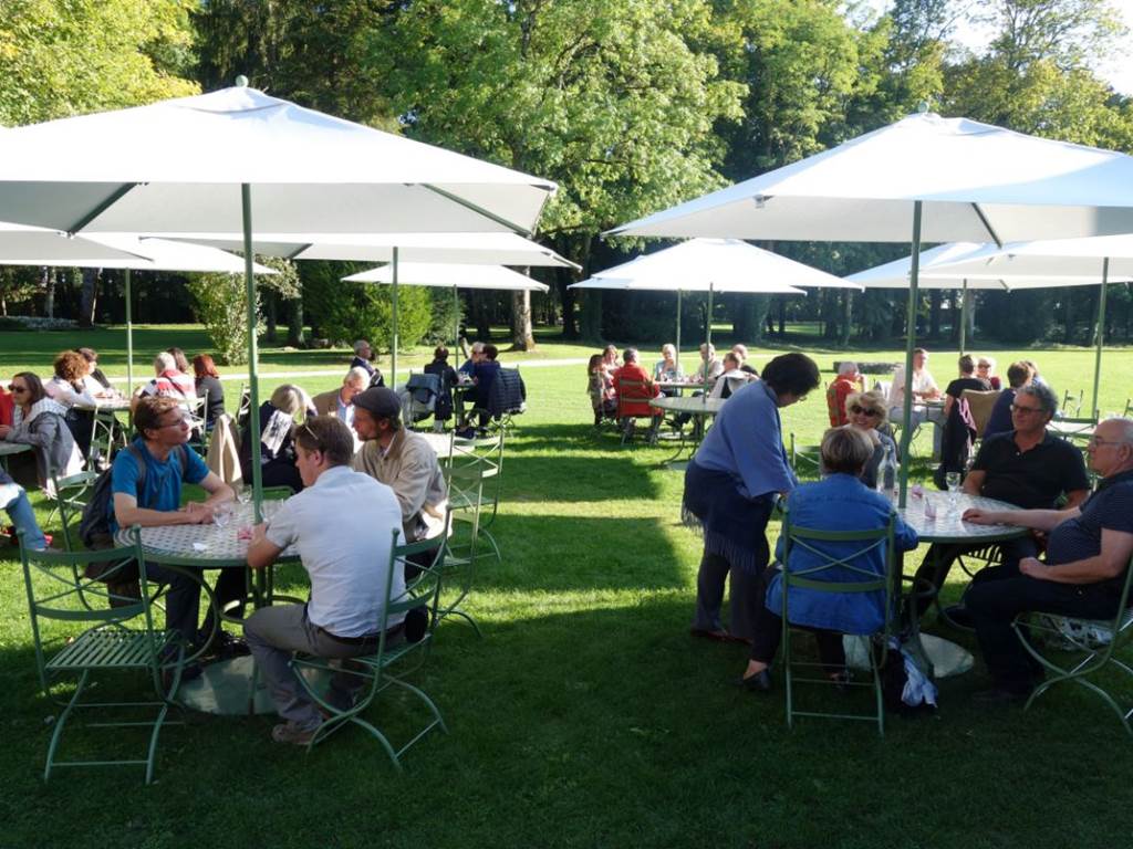 DEJEUNER A LA FERME-AUBERGE EN TERRASSE