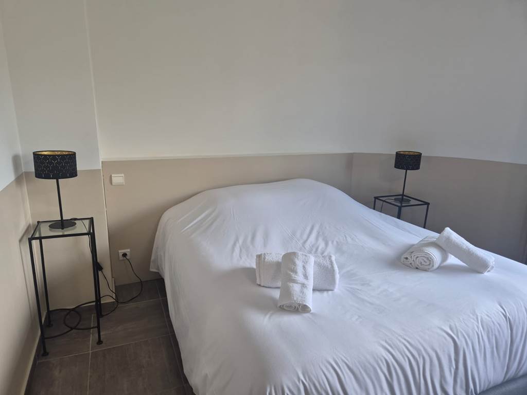 Chambre double confortable à Super Cannes