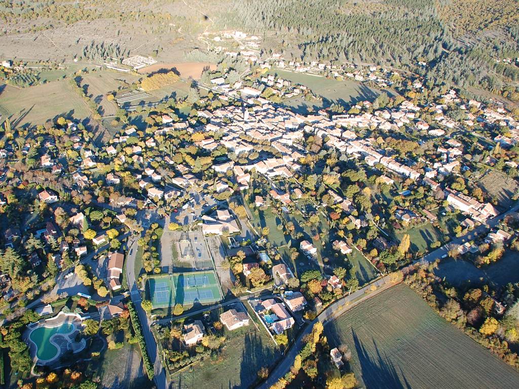 Notre beau village vu du ciel