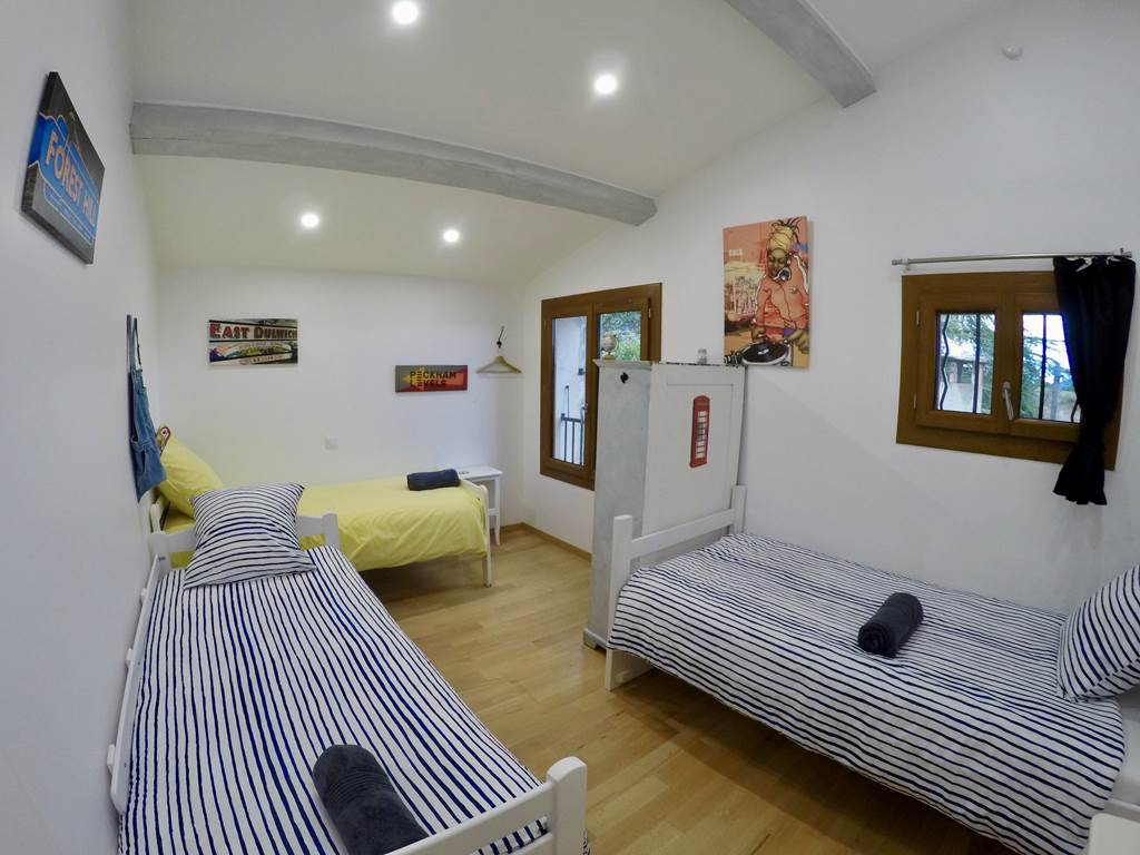 Chambre du Monde 3 lits simples au Cellier des Amis