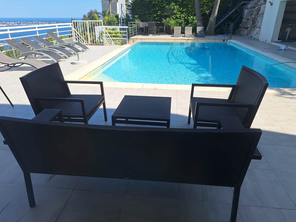 Piscine à débordement villa Super Cannes