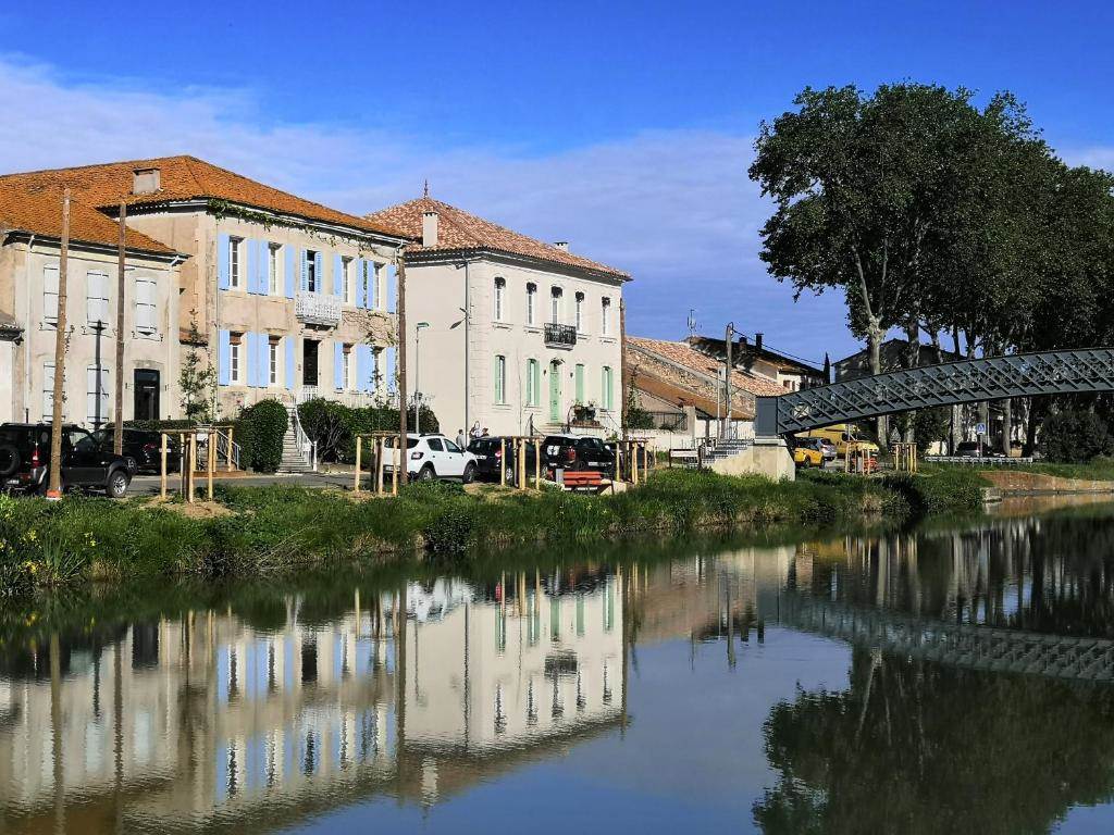 Les Volets Bleus pont