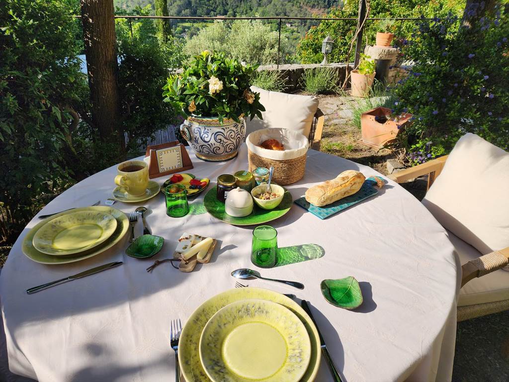Petit-déjeuner au jardin