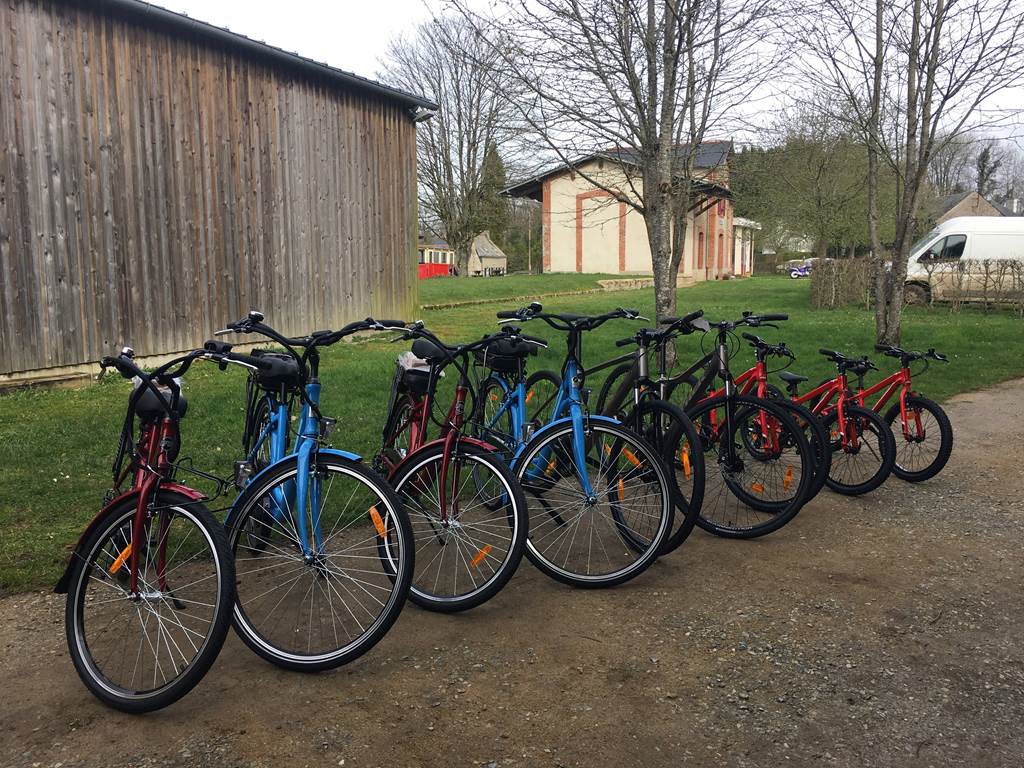 4 VAE, 2 VTC et 4 vélos enfants disponibles à la location
