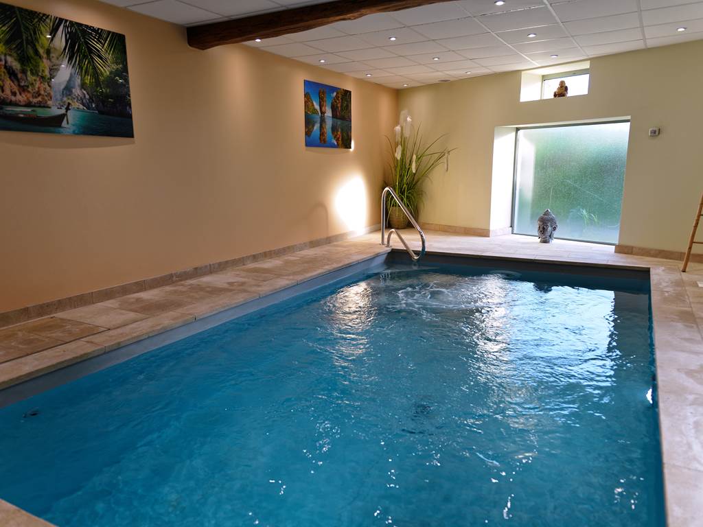 Piscine intérieure chauffée privative