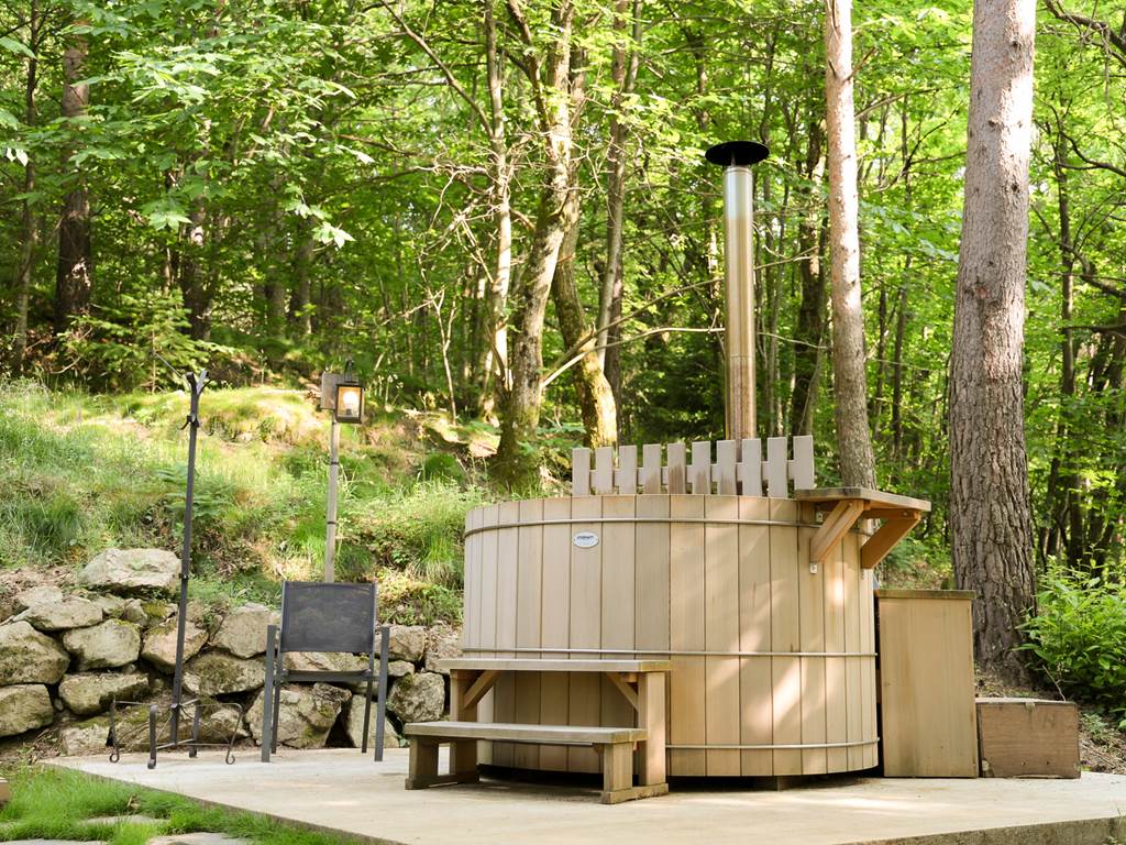 Bain nordique chauffé au feu de bois