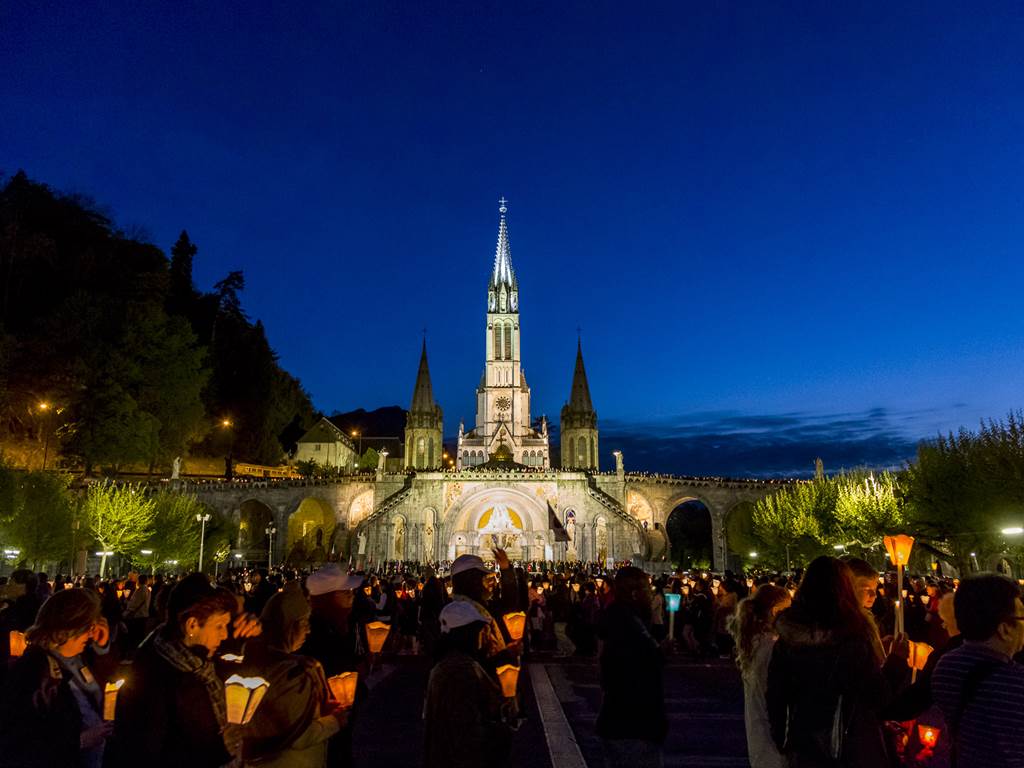 Le Clos Fleuri - Procession mariale de Lourdes