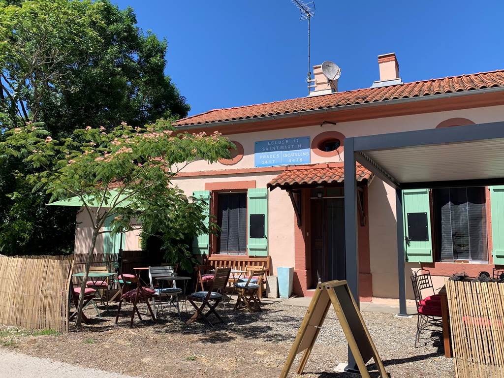 Maison Ecluse N°17 - Terrasse du café (2)