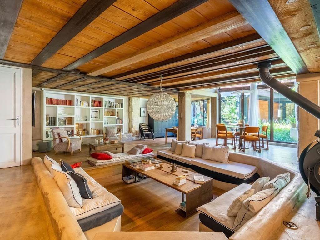 E0C9CFE1-65EC-42D1-B595-196D942BDCF7_1_105_c