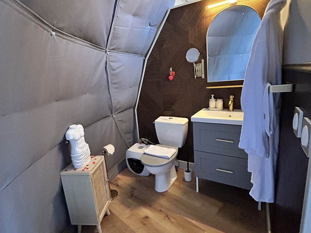 Coin sanitaire à l'intérieur du Dôme