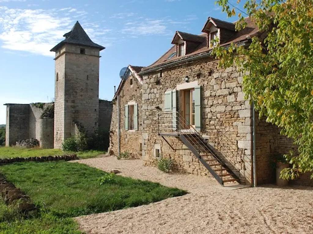 le-chateau-de-pervinquieres-exterieur