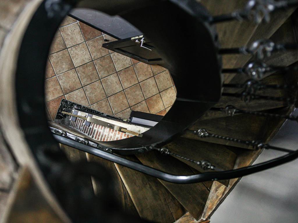 Un escalier tournant plus que centenaire
