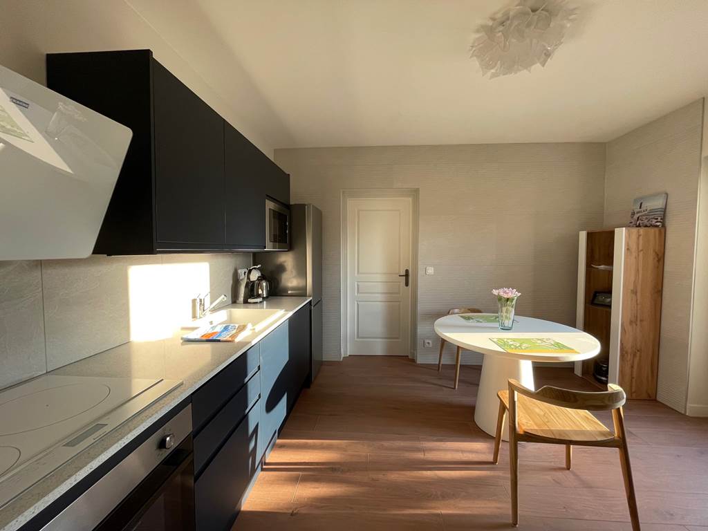 cuisine-salle-a-manger-appartement-couple-sejour-vacances-baden-bretagne-sud