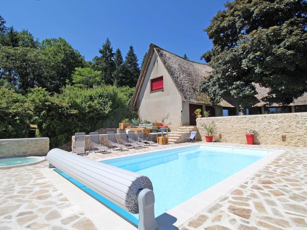 Les bois de Saint-Auvent, piscine