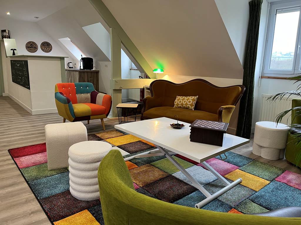 SALON ET BAR ETAGE gîte 14 personnes Valorbiquet